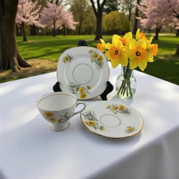 Royal Stafford "Black Eyed Susan" Tea Trio Footed Cup Mid Century Bone China - Picture 1 of 8